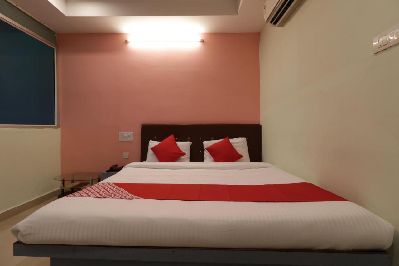 Oyo 29259 Hotel Rama Royal Неллуру Екстер'єр фото